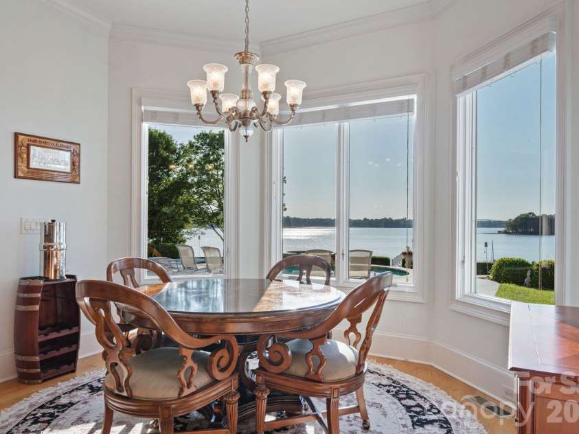 2477 Peninsula Shores Court, Denver, NC 28037.  MLS# CAR4390054, YatesRealty ID 31373. Breakfast area