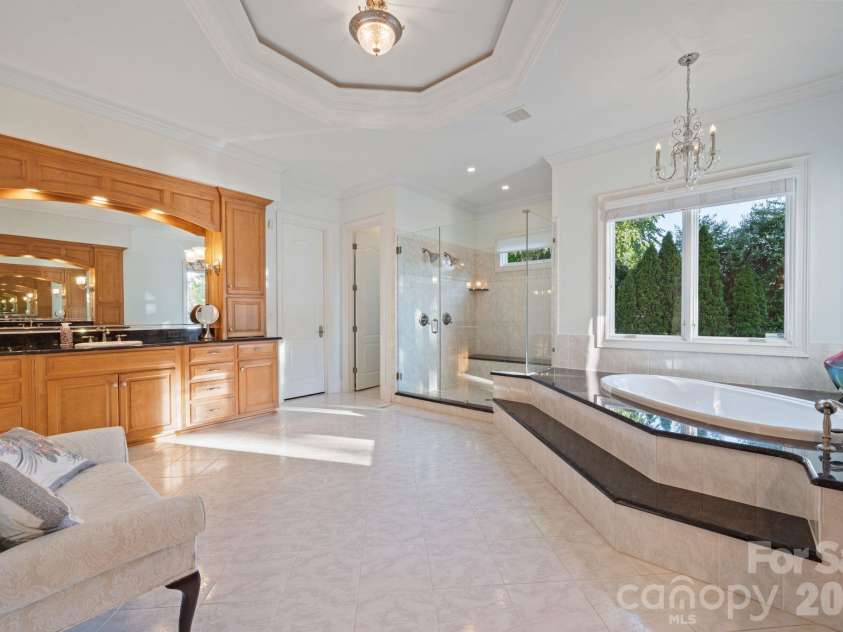 2477 Peninsula Shores Court, Denver, NC 28037.  MLS# CAR4390054, YatesRealty ID 31373. Primary bathroom (Main level)