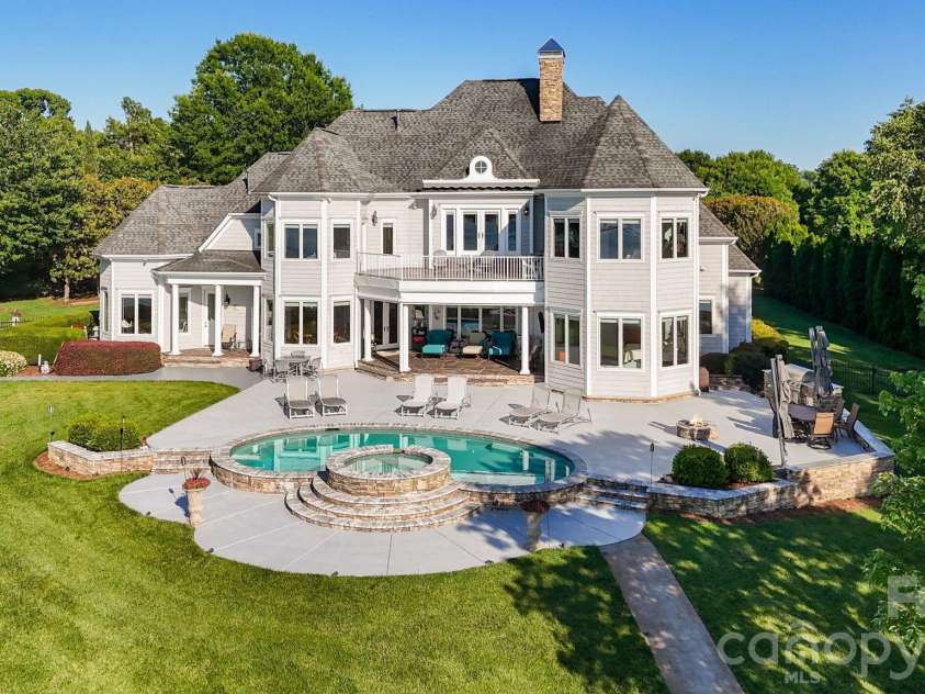 2477 Peninsula Shores Court, Denver, NC 28037.  MLS# CAR4390054, YatesRealty ID 31373. Ultimate Privacy