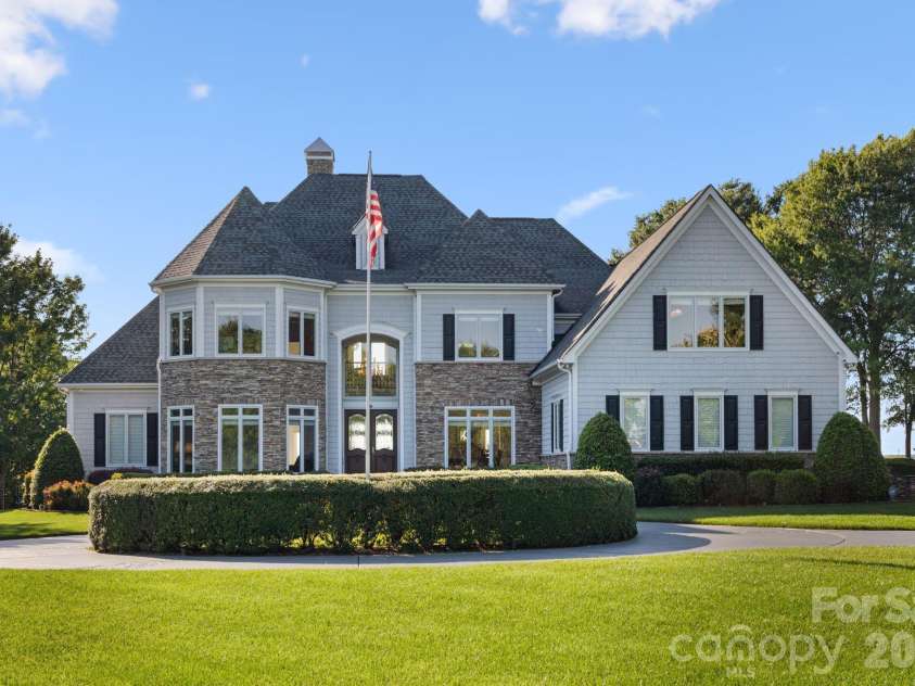 2477 Peninsula Shores Court, Denver, NC 28037.  MLS# CAR4390054, YatesRealty ID 31373. Welcome Home!