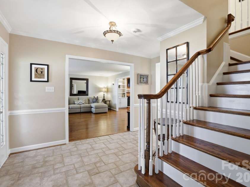 4612 Deanscroft Drive, Charlotte, NC 28226.  MLS# CAR4389186, YatesRealty ID 31374. 