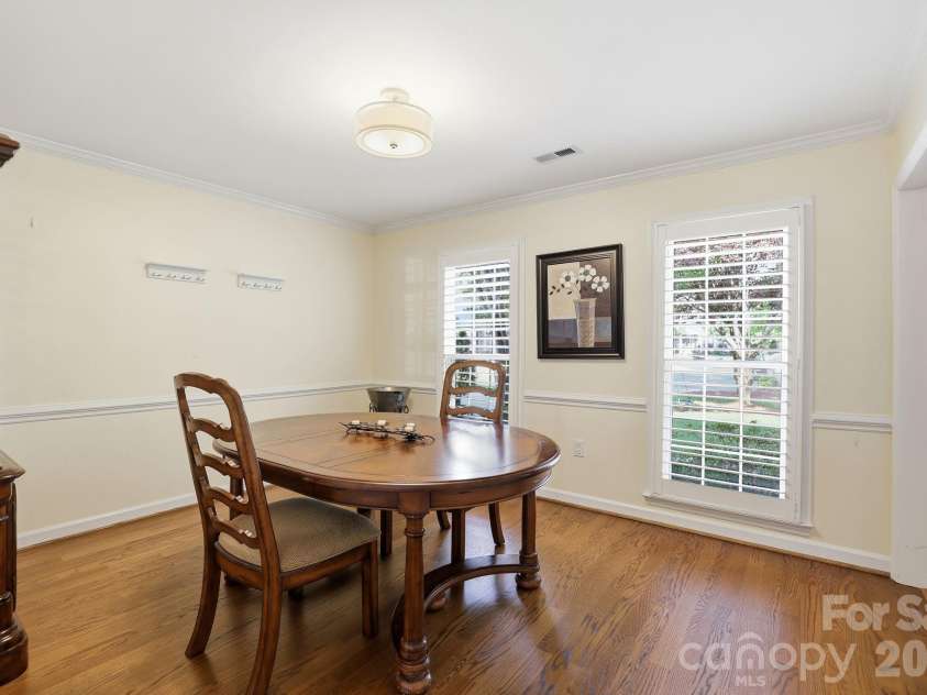 4612 Deanscroft Drive, Charlotte, NC 28226.  MLS# CAR4389186, YatesRealty ID 31374. 