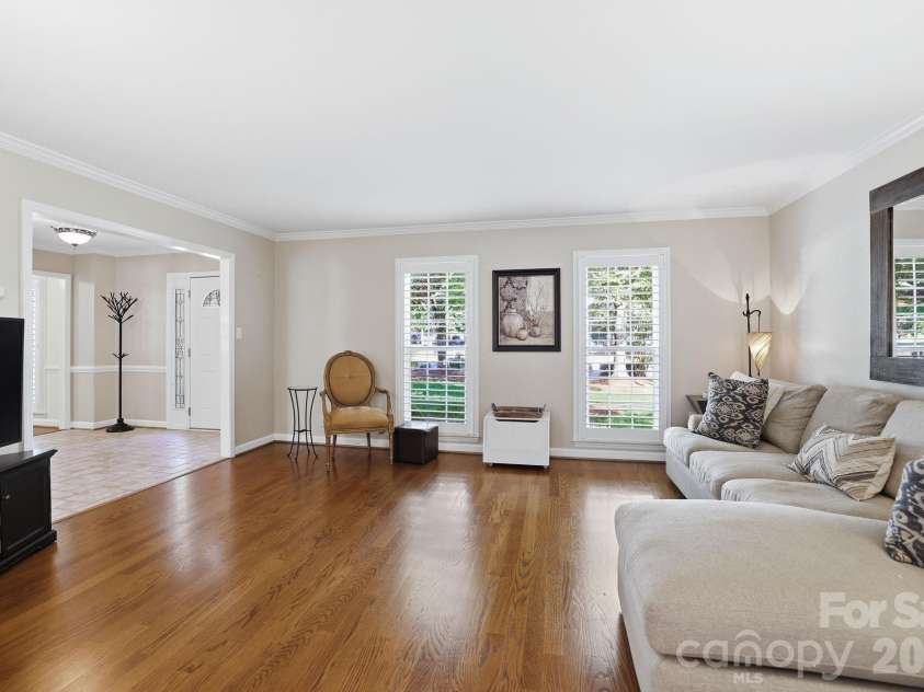 4612 Deanscroft Drive, Charlotte, NC 28226.  MLS# CAR4389186, YatesRealty ID 31374. 