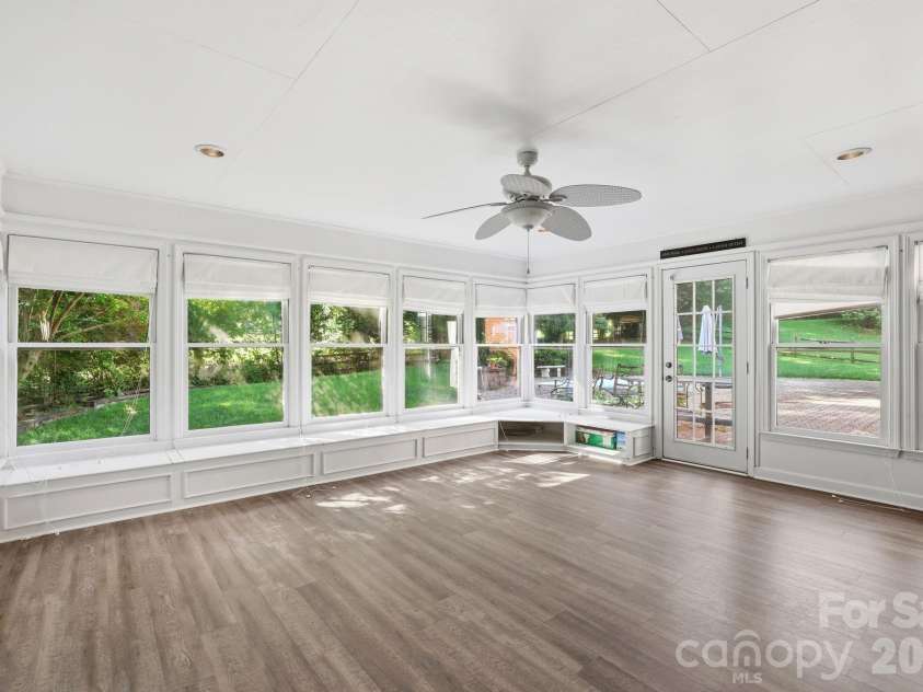4612 Deanscroft Drive, Charlotte, NC 28226.  MLS# CAR4389186, YatesRealty ID 31374. 