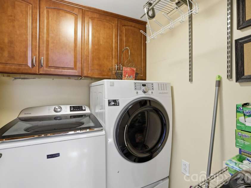 4612 Deanscroft Drive, Charlotte, NC 28226.  MLS# CAR4389186, YatesRealty ID 31374. 