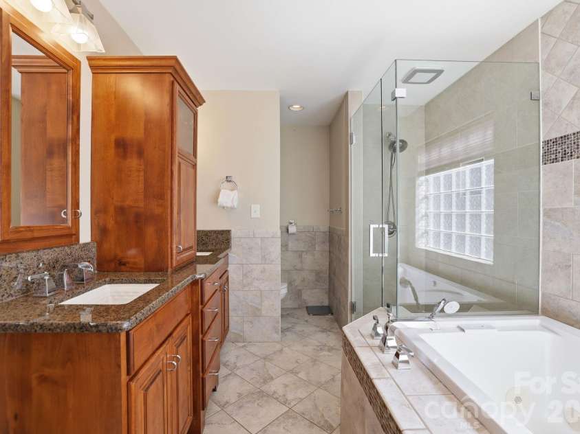 4612 Deanscroft Drive, Charlotte, NC 28226.  MLS# CAR4389186, YatesRealty ID 31374. 