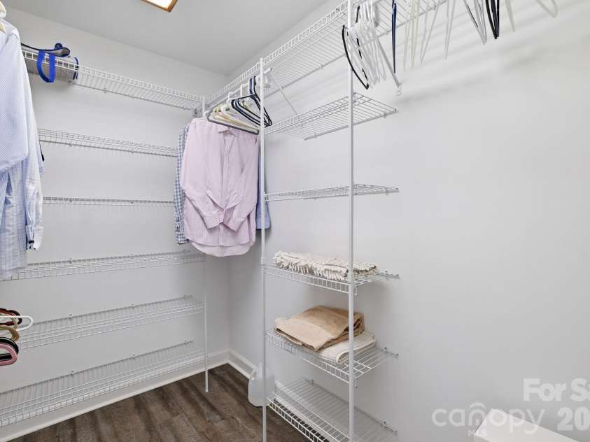 4612 Deanscroft Drive, Charlotte, NC 28226.  MLS# CAR4389186, YatesRealty ID 31374. 