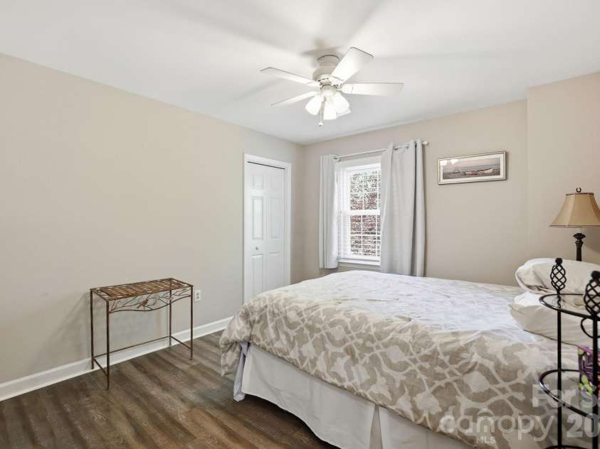 4612 Deanscroft Drive, Charlotte, NC 28226.  MLS# CAR4389186, YatesRealty ID 31374. 
