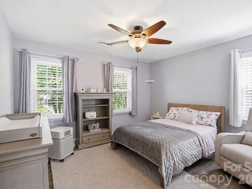 4612 Deanscroft Drive, Charlotte, NC 28226.  MLS# CAR4389186, YatesRealty ID 31374. 