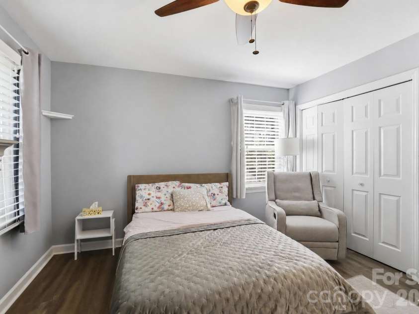 4612 Deanscroft Drive, Charlotte, NC 28226.  MLS# CAR4389186, YatesRealty ID 31374. 