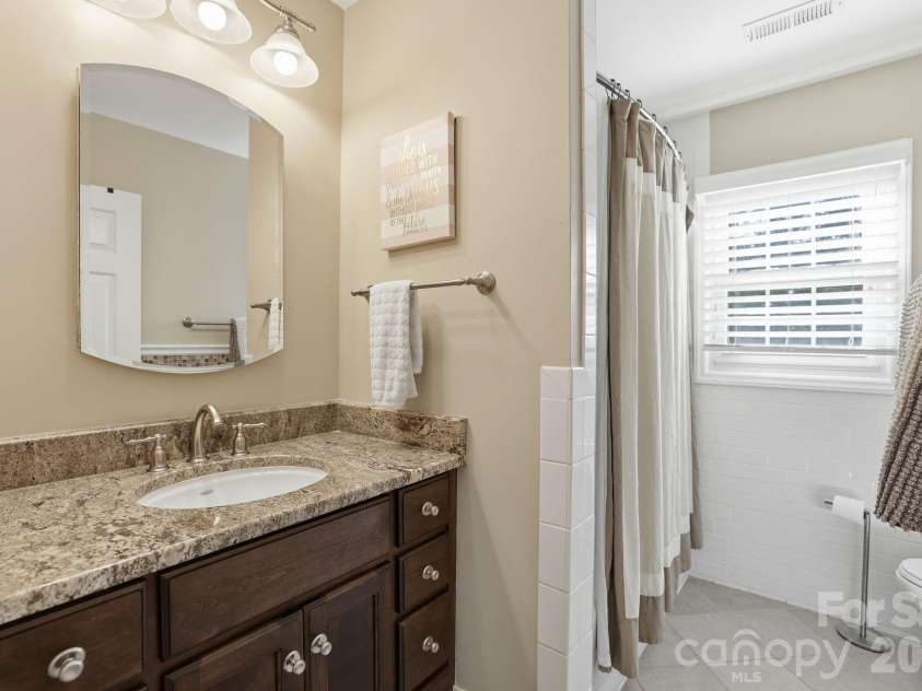 4612 Deanscroft Drive, Charlotte, NC 28226.  MLS# CAR4389186, YatesRealty ID 31374. 