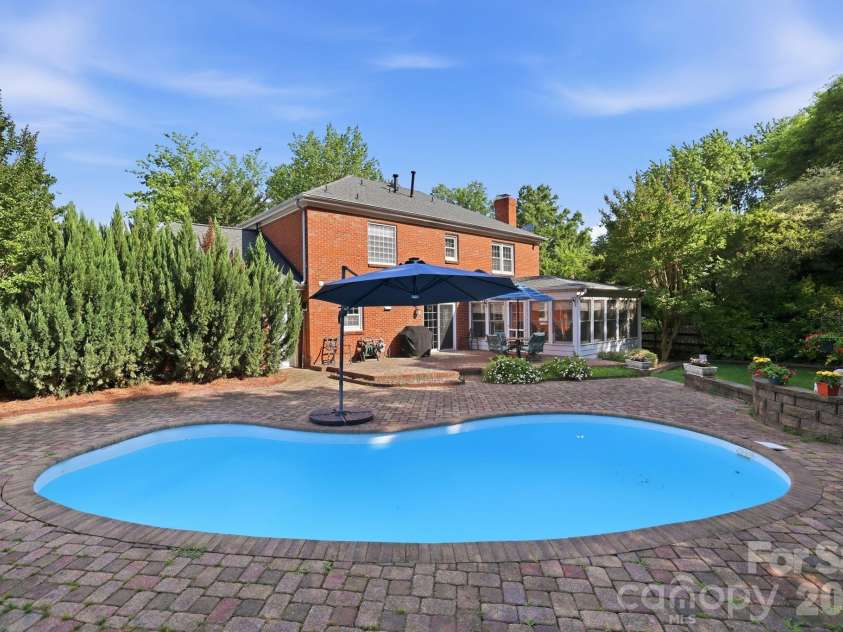 4612 Deanscroft Drive, Charlotte, NC 28226.  MLS# CAR4389186, YatesRealty ID 31374. 