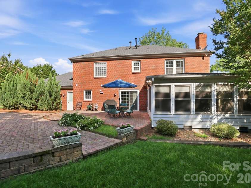 4612 Deanscroft Drive, Charlotte, NC 28226.  MLS# CAR4389186, YatesRealty ID 31374. 