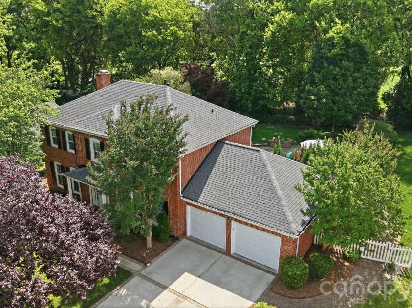 4612 Deanscroft Drive, Charlotte, NC 28226.  MLS# CAR4389186, YatesRealty ID 31374. 