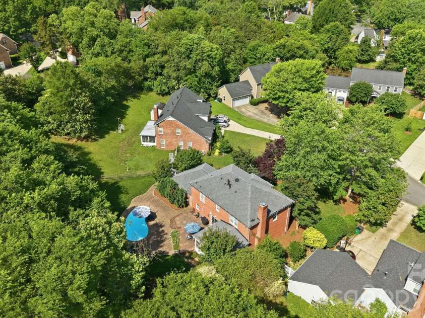 4612 Deanscroft Drive, Charlotte, NC 28226.  MLS# CAR4389186, YatesRealty ID 31374. 