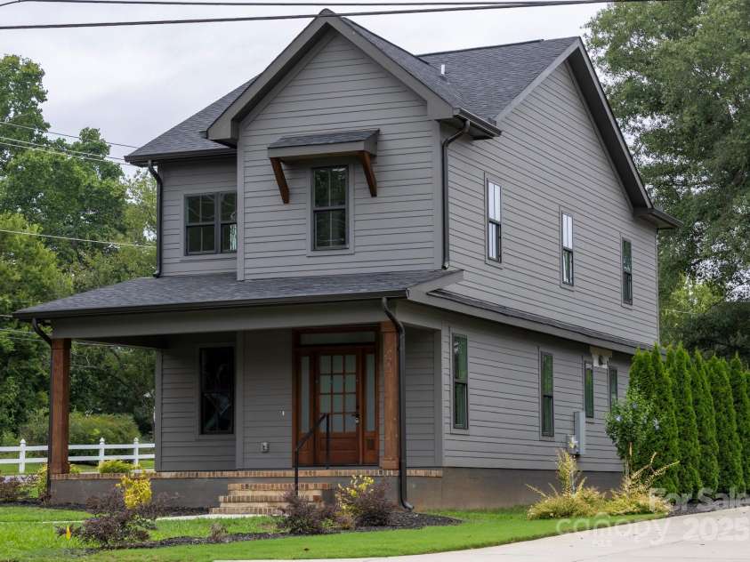 901 Edgemont Avenue, Belmont, NC 28012.  MLS# CAR4204601, YatesRealty ID 31374. 