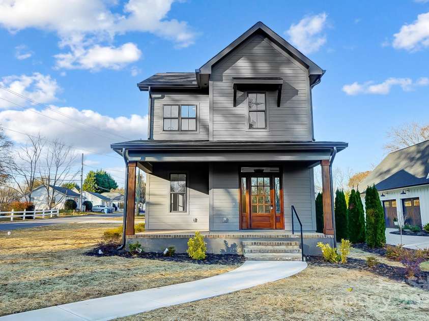 901 Edgemont Avenue, Belmont, NC 28012.  MLS# CAR4204601, YatesRealty ID 31374. 