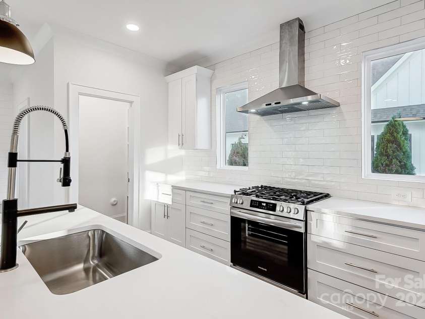 901 Edgemont Avenue, Belmont, NC 28012.  MLS# CAR4204601, YatesRealty ID 31374. 