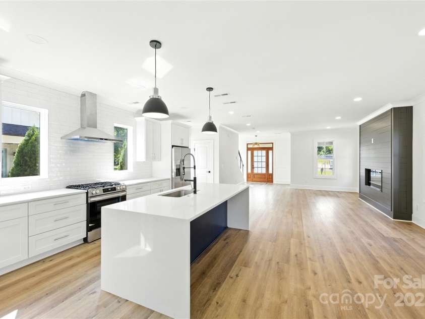 901 Edgemont Avenue, Belmont, NC 28012.  MLS# CAR4204601, YatesRealty ID 31374. 