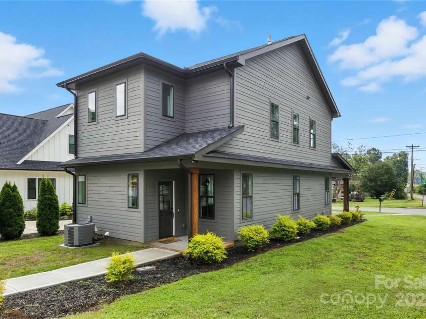 901 Edgemont Avenue, Belmont, NC 28012.  MLS# CAR4204601, YatesRealty ID 31374. 