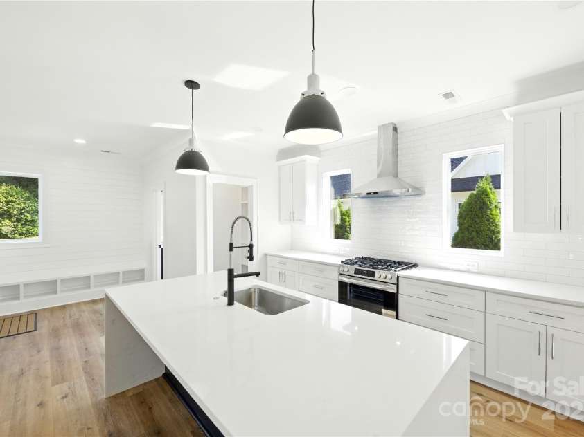 901 Edgemont Avenue, Belmont, NC 28012.  MLS# CAR4204601, YatesRealty ID 31374. 