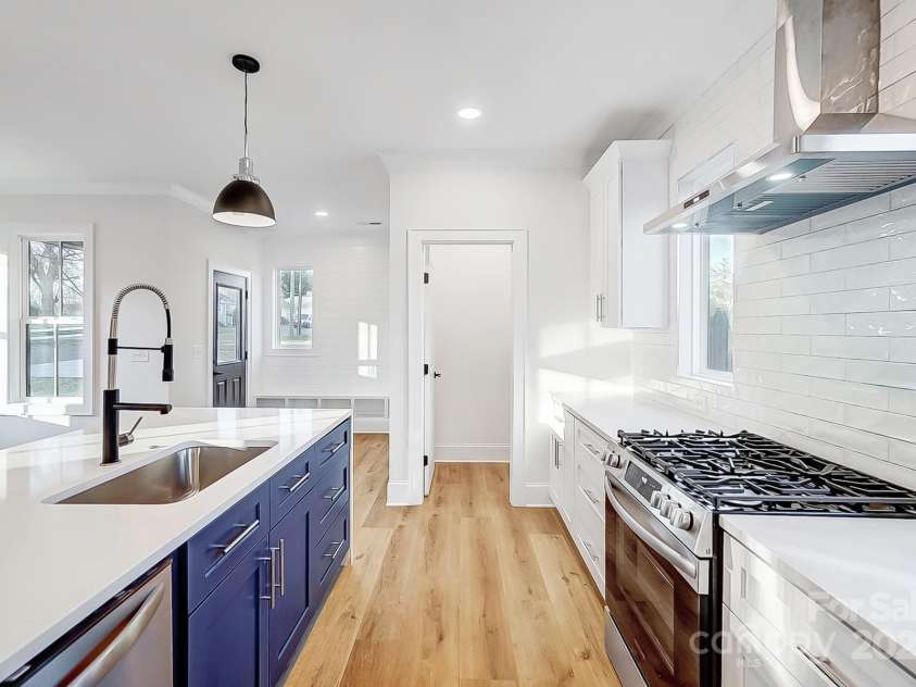 901 Edgemont Avenue, Belmont, NC 28012.  MLS# CAR4204601, YatesRealty ID 31374. 