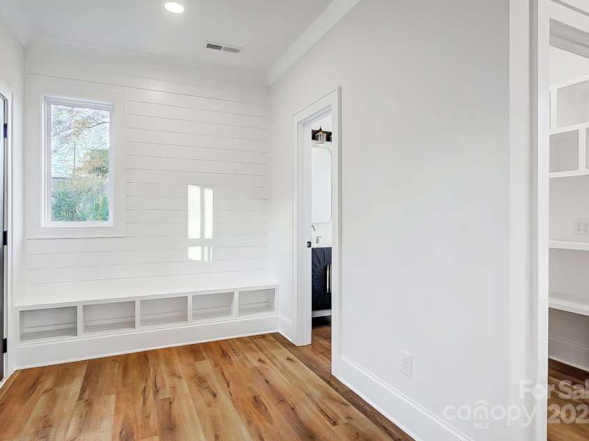 901 Edgemont Avenue, Belmont, NC 28012.  MLS# CAR4204601, YatesRealty ID 31374. Back door, drop zone, half bath entry, pantry