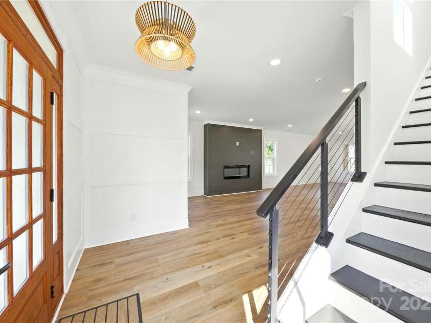 901 Edgemont Avenue, Belmont, NC 28012.  MLS# CAR4204601, YatesRealty ID 31374. Entry