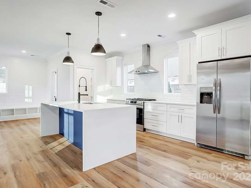 901 Edgemont Avenue, Belmont, NC 28012.  MLS# CAR4204601, YatesRealty ID 31374. Kitchen