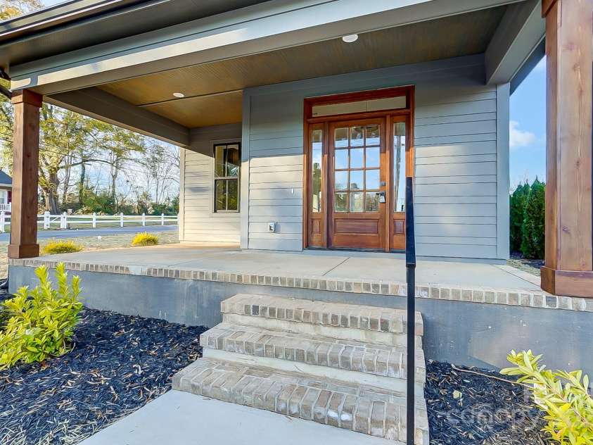 901 Edgemont Avenue, Belmont, NC 28012.  MLS# CAR4204601, YatesRealty ID 31374. Large front porch