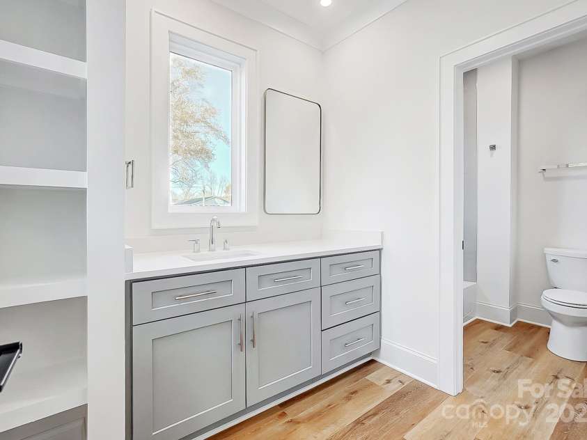 901 Edgemont Avenue, Belmont, NC 28012.  MLS# CAR4204601, YatesRealty ID 31374. Secondary bathroom