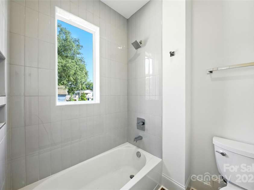 901 Edgemont Avenue, Belmont, NC 28012.  MLS# CAR4204601, YatesRealty ID 31374. Secondary bathroom