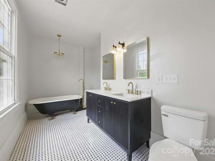 522 Alexander Street, Statesville, NC 28677.  MLS# CAR4279666, YatesRealty ID 31375. 