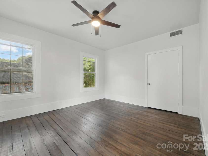 522 Alexander Street, Statesville, NC 28677.  MLS# CAR4279666, YatesRealty ID 31375. 