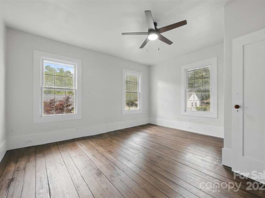 522 Alexander Street, Statesville, NC 28677.  MLS# CAR4279666, YatesRealty ID 31375. 