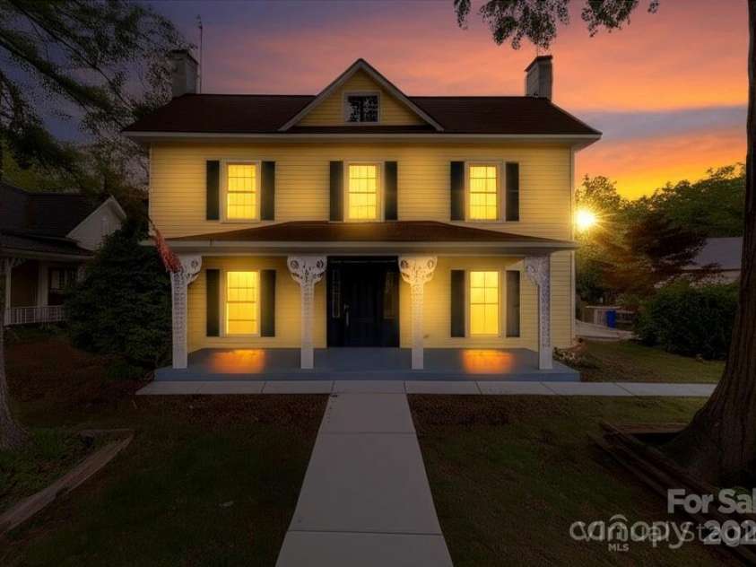 522 Alexander Street, Statesville, NC 28677.  MLS# CAR4279666, YatesRealty ID 31375. 