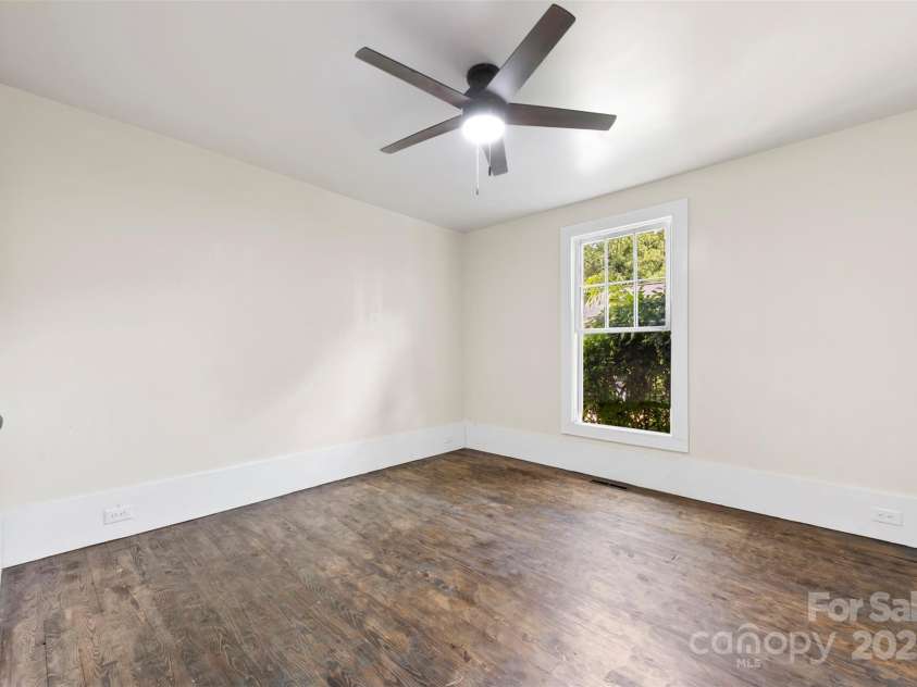 522 Alexander Street, Statesville, NC 28677.  MLS# CAR4279666, YatesRealty ID 31375. 