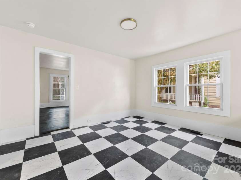 522 Alexander Street, Statesville, NC 28677.  MLS# CAR4279666, YatesRealty ID 31375. 