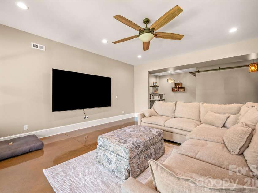 398 Mapleton Lane, Columbus, NC 28722.  MLS# CAR4393897, YatesRealty ID 31376. 