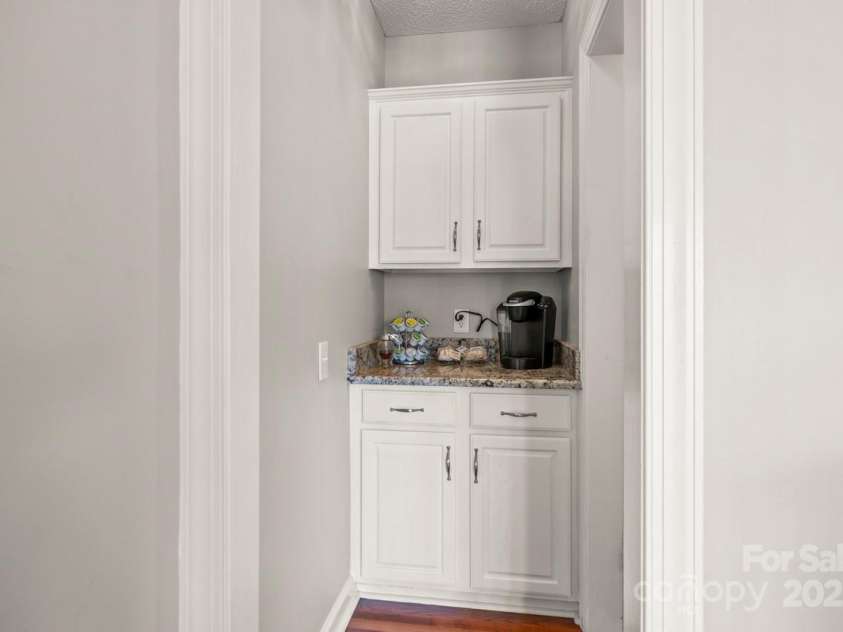 8802 Glenside Street, Huntersville, NC 28078.  MLS# CAR4316716, YatesRealty ID 31376. Handy coffee bar or wine station or whatever you need this space for.