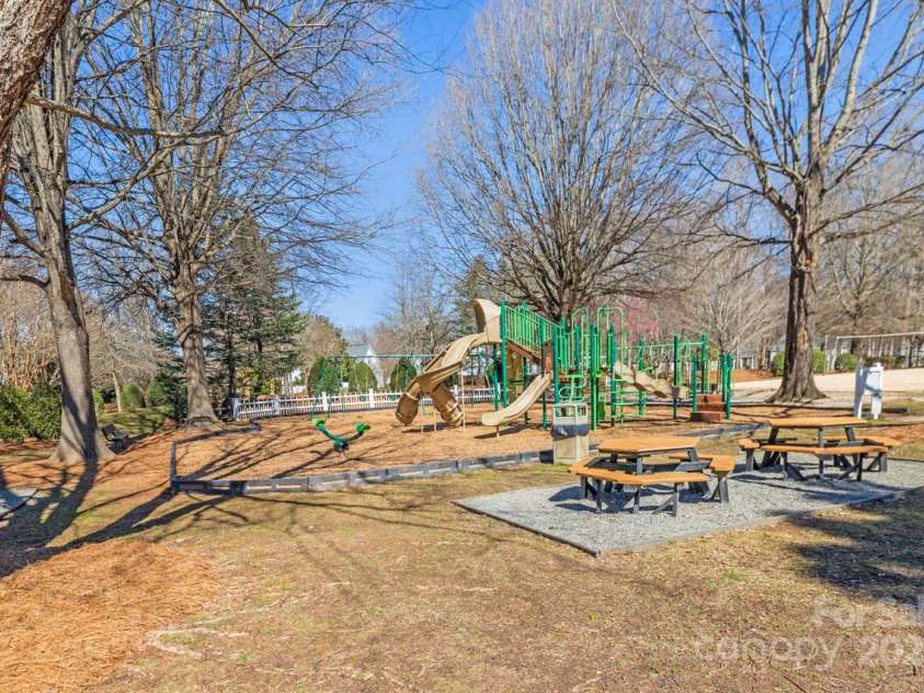 8802 Glenside Street, Huntersville, NC 28078.  MLS# CAR4316716, YatesRealty ID 31376. Neighborhood amenities are close by.