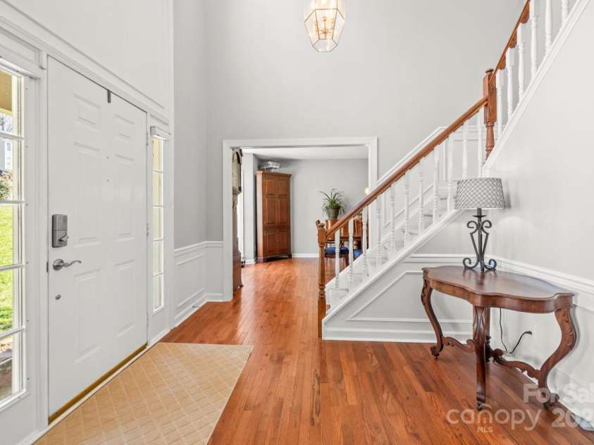 8802 Glenside Street, Huntersville, NC 28078.  MLS# CAR4316716, YatesRealty ID 31376. Open entry area. Look at the wonderful real hardwood floors.
