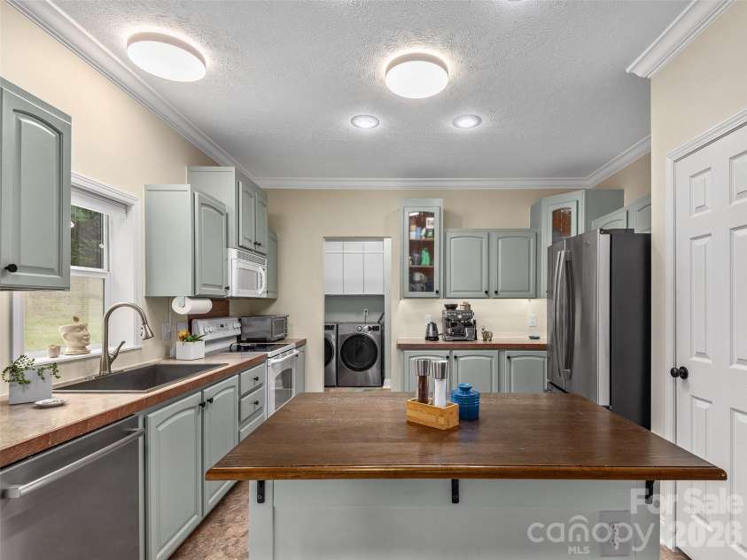 9 Cedar Hill Road, Asheville, NC 28806.  MLS# CAR4393042, YatesRealty ID 31377. 