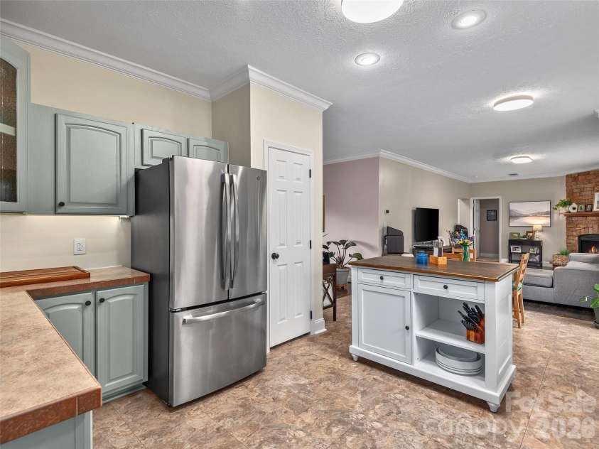 9 Cedar Hill Road, Asheville, NC 28806.  MLS# CAR4393042, YatesRealty ID 31377. 