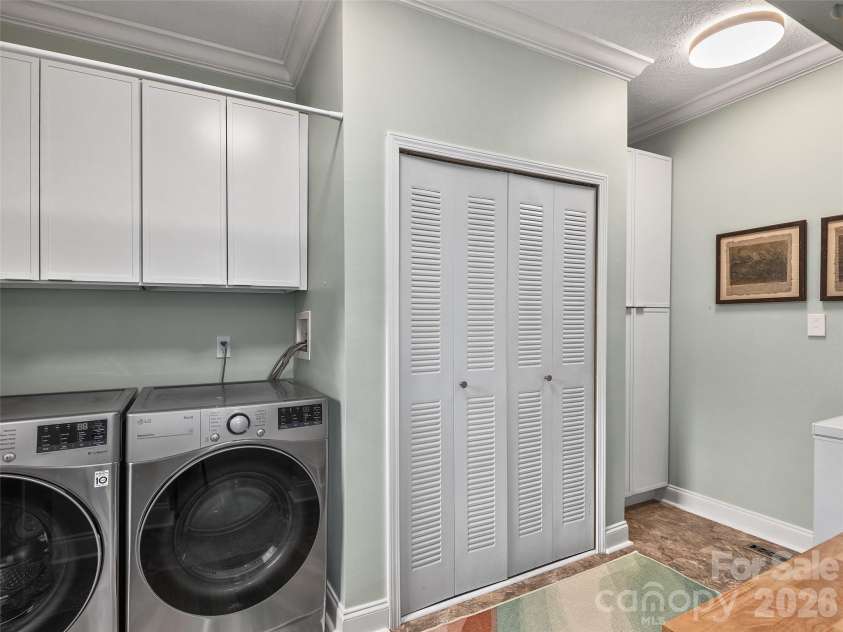 9 Cedar Hill Road, Asheville, NC 28806.  MLS# CAR4393042, YatesRealty ID 31377. 