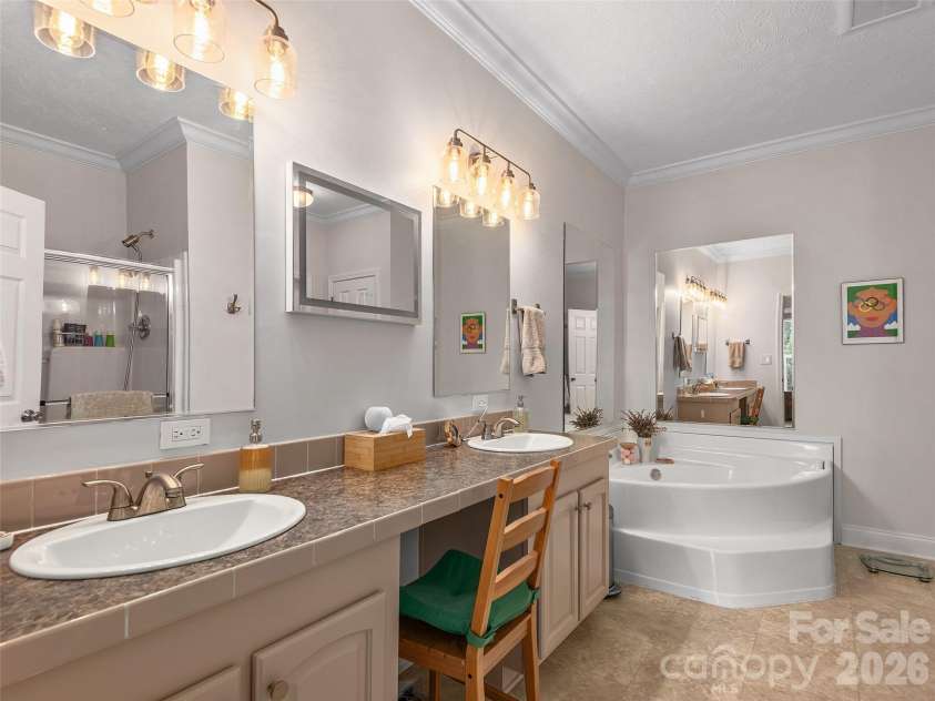 9 Cedar Hill Road, Asheville, NC 28806.  MLS# CAR4393042, YatesRealty ID 31377. 