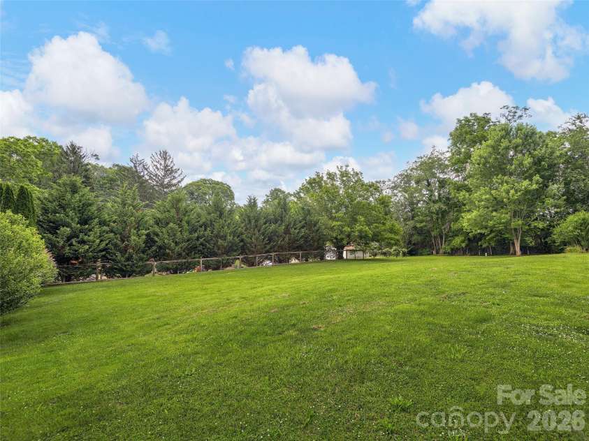 9 Cedar Hill Road, Asheville, NC 28806.  MLS# CAR4393042, YatesRealty ID 31377. 