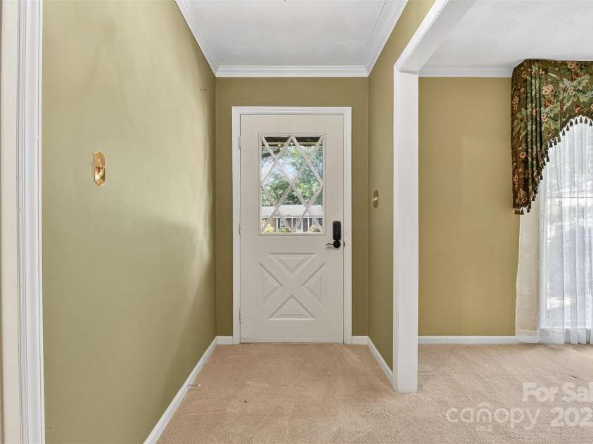 1015 37th Avenue, Hickory, NC 28601.  MLS# CAR4278396, YatesRealty ID 31379. 