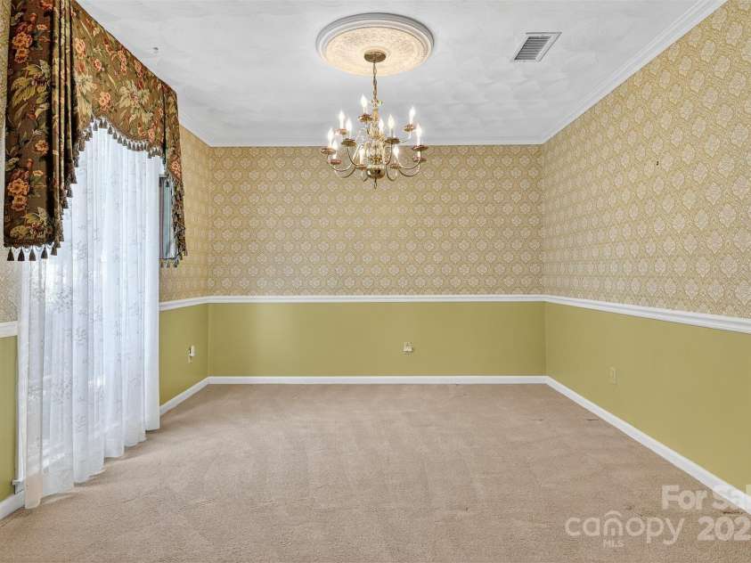 1015 37th Avenue, Hickory, NC 28601.  MLS# CAR4278396, YatesRealty ID 31379. 