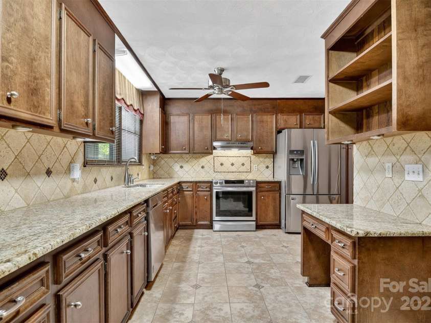 1015 37th Avenue, Hickory, NC 28601.  MLS# CAR4278396, YatesRealty ID 31379. 